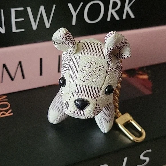 🆕️Luxury 🐕 White Doggie Damier azur Style Leather Novelty Keychain / Bag Charm - Picture 2 of 16